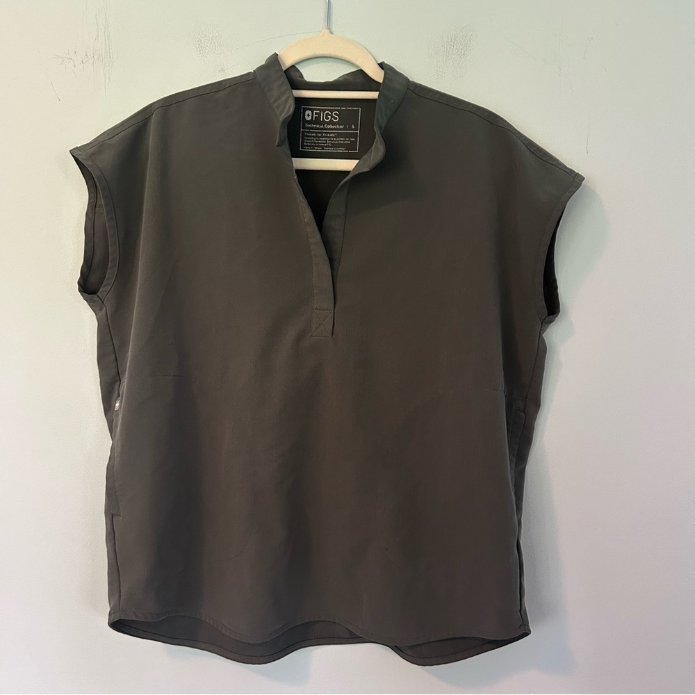 Figs Graphite Gray Rafaela Short Sleeve Scrubs Top Size Small